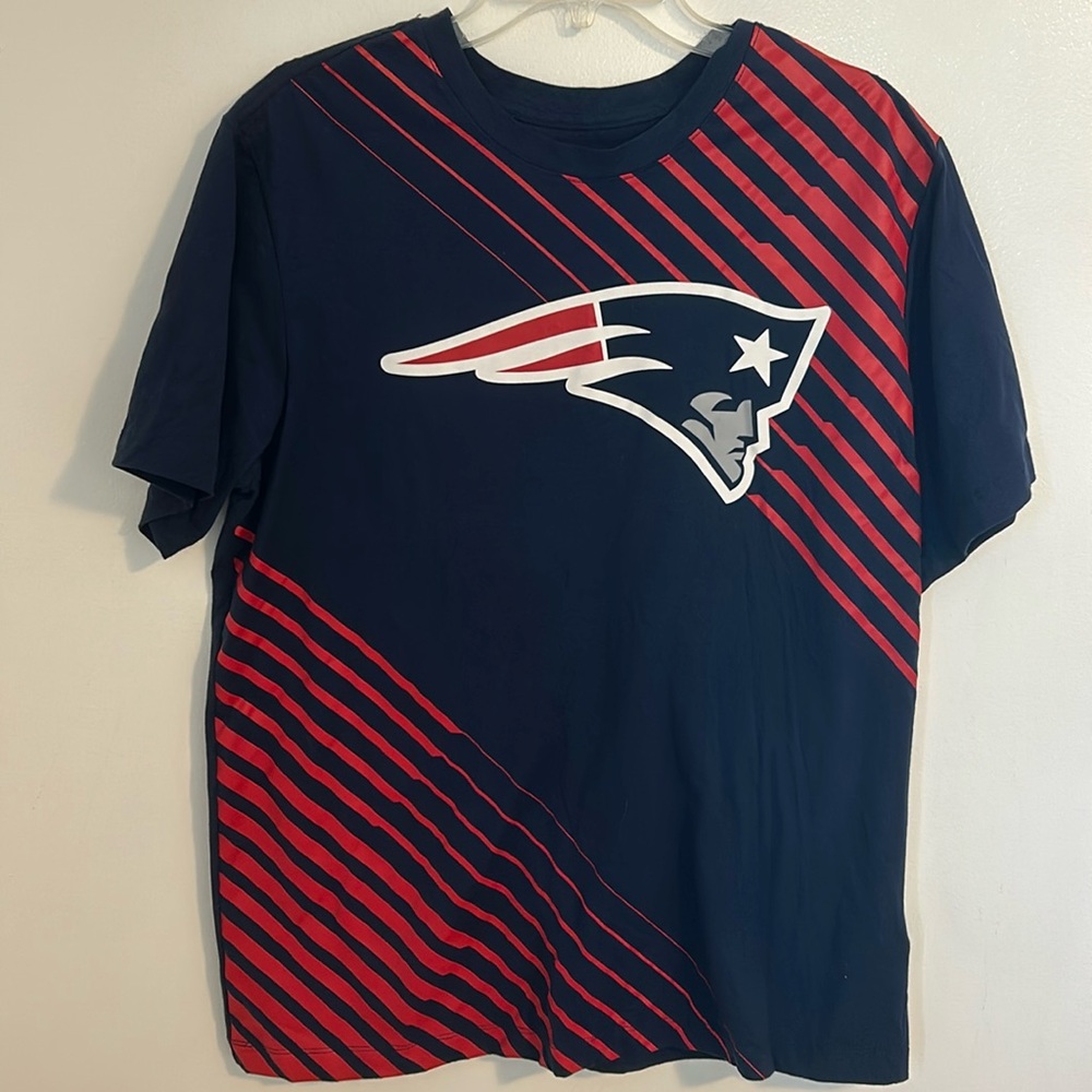 Nike Patriots Yard Line Striped Navy Blue and Red Logo T-shirt Size Large